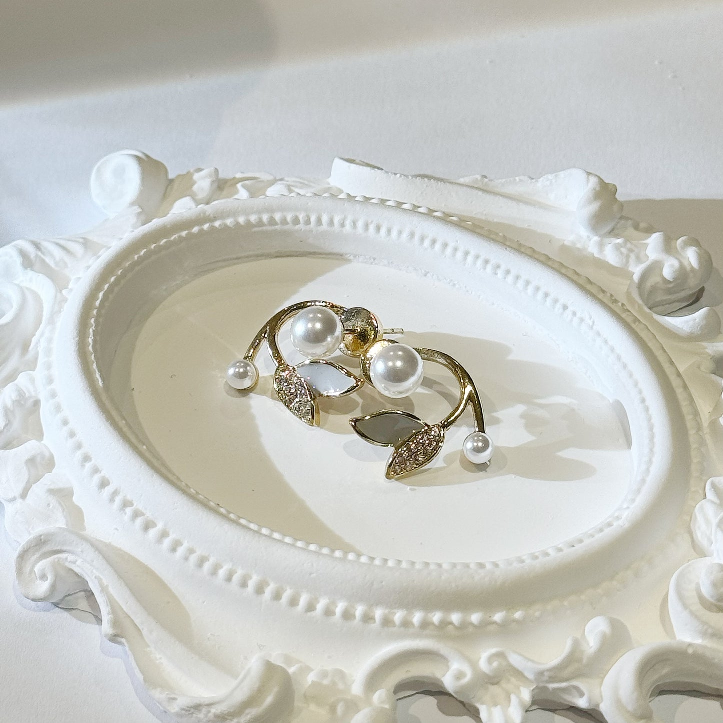 Pearls Leaf Ear Rings