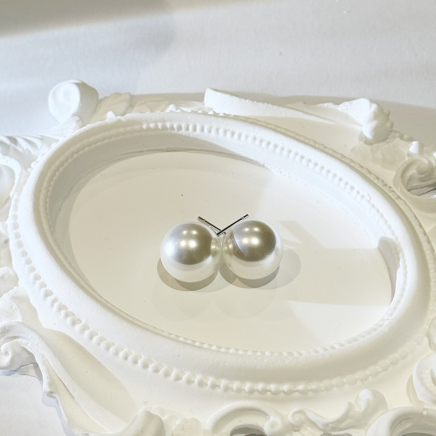 Big Pearls Ear Rings