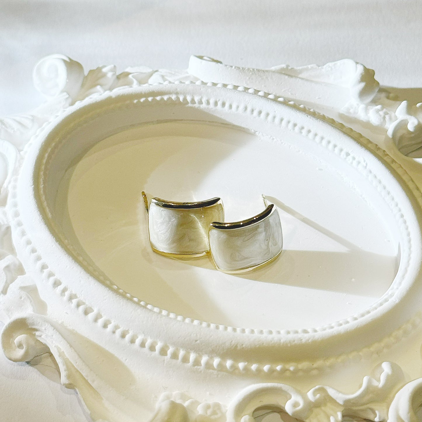 White Morden Ear Rings