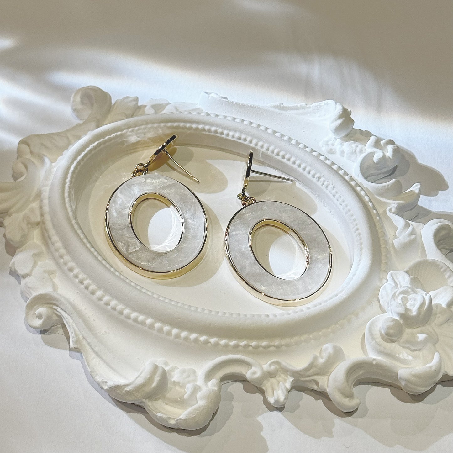 Sliver White Circle Ear Rings