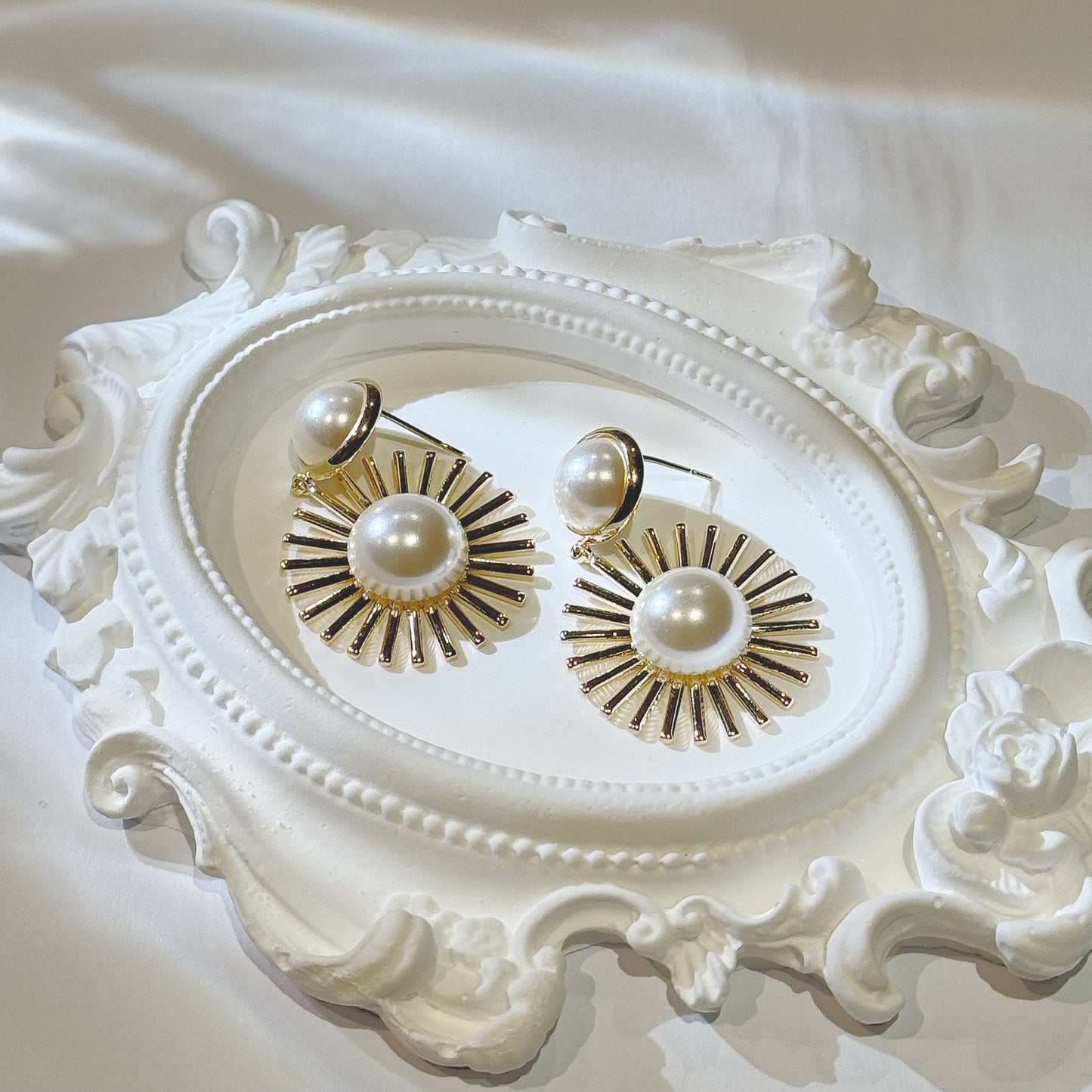 Sunflower & Pearls Ear Rings