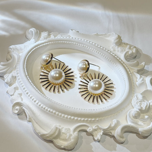Sunflower & Pearls Ear Rings