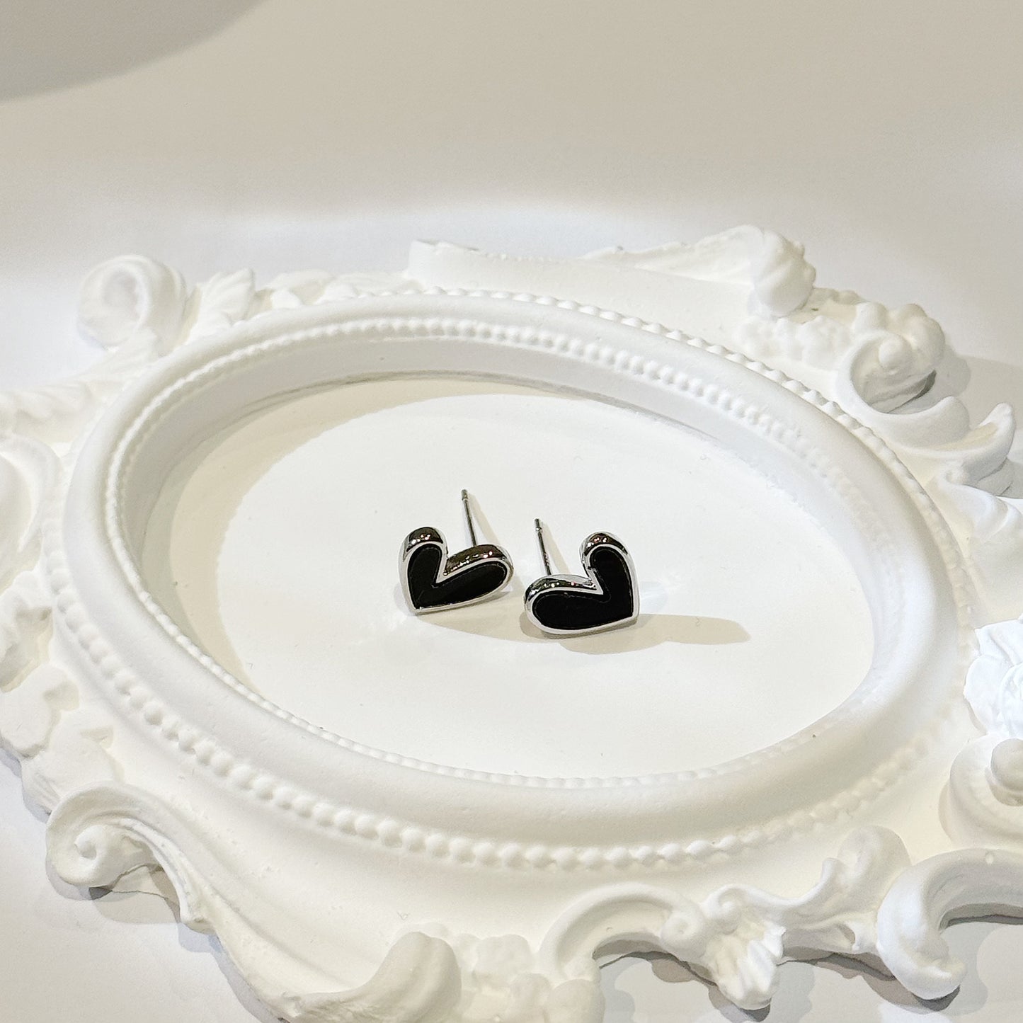 Black Heart Ear Rings